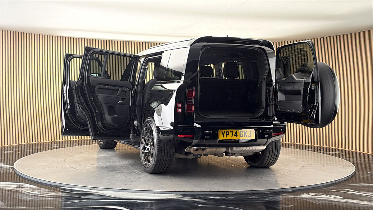 More views of Land Rover Defender 110