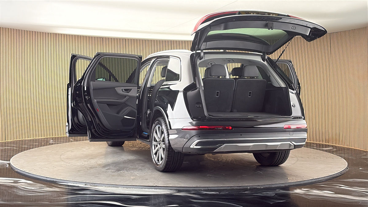 More views of Audi Q7