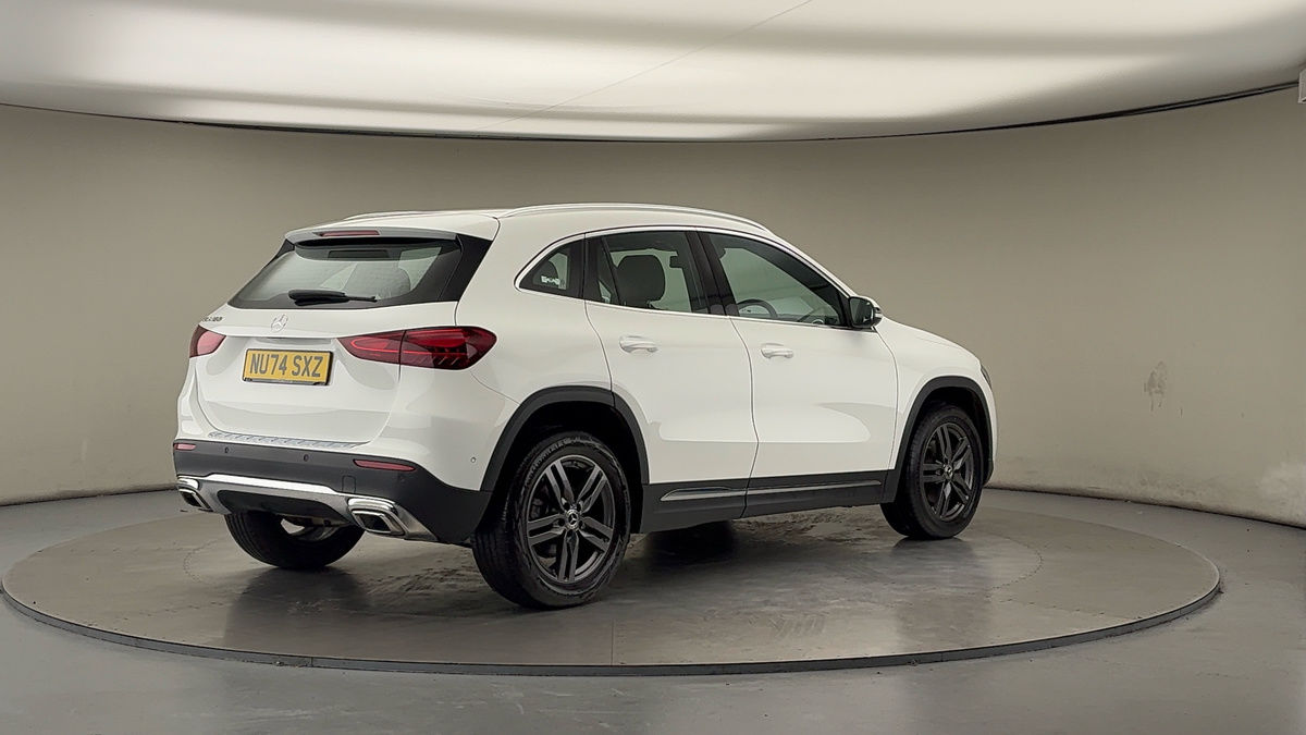 Mercedes-Benz GLA Image 21