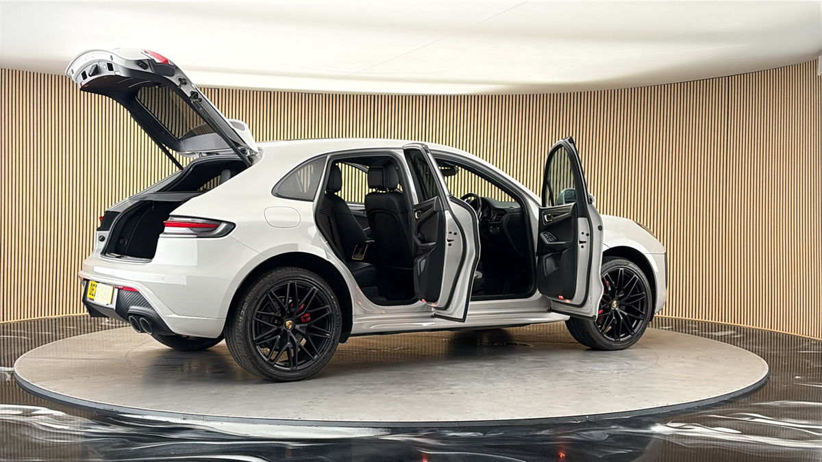 More views of Porsche Macan