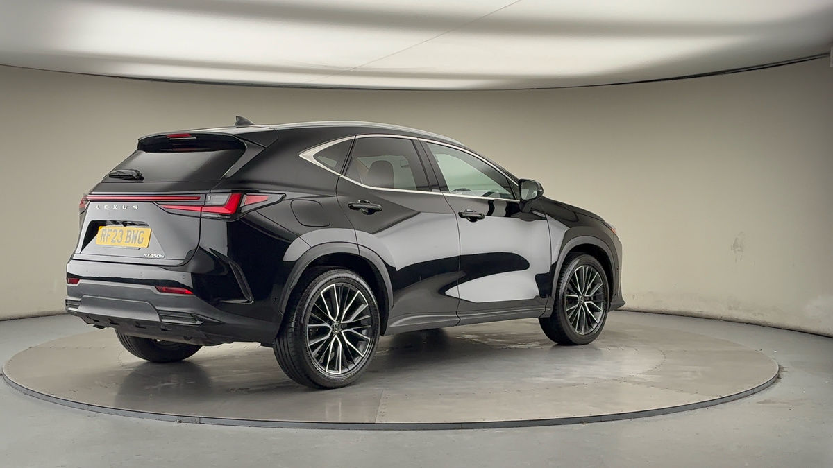 Lexus NX Image 21