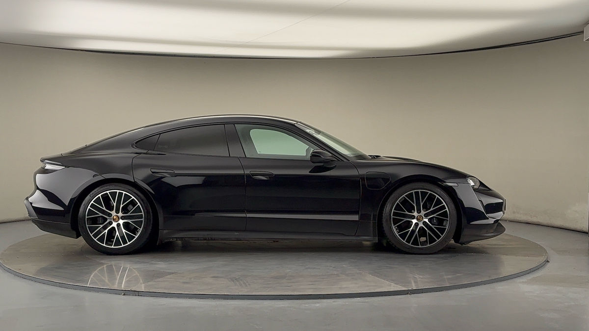 Porsche Taycan Image 16