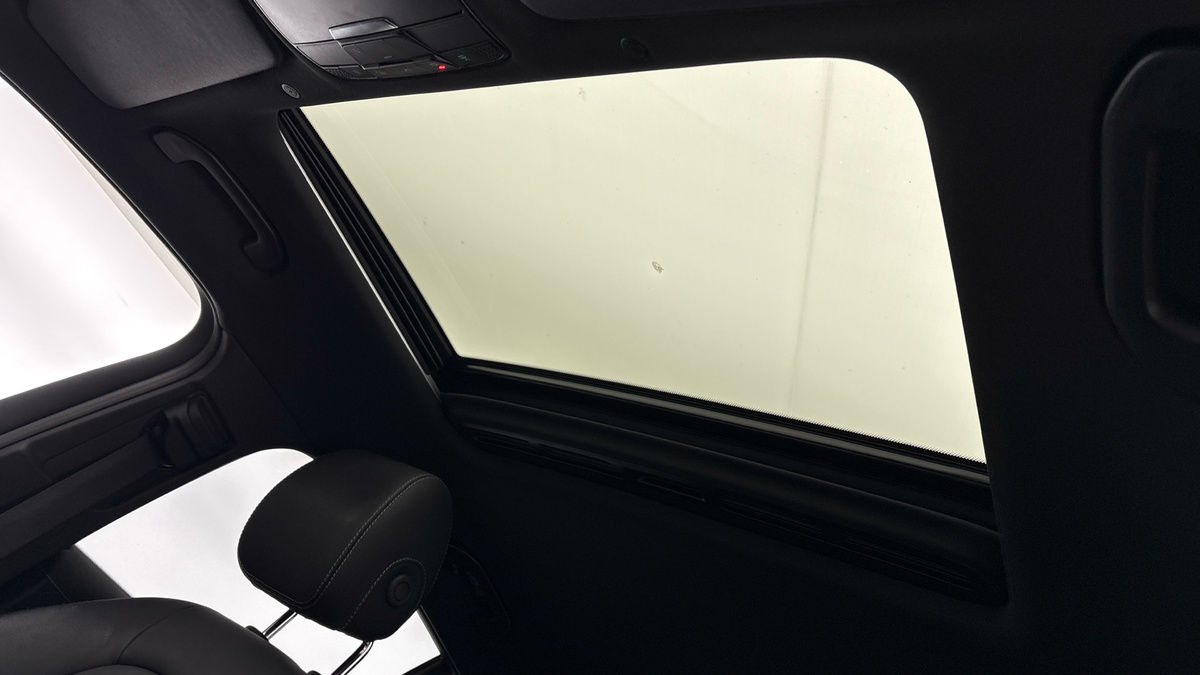 Mercedes-Benz EQC Image 6