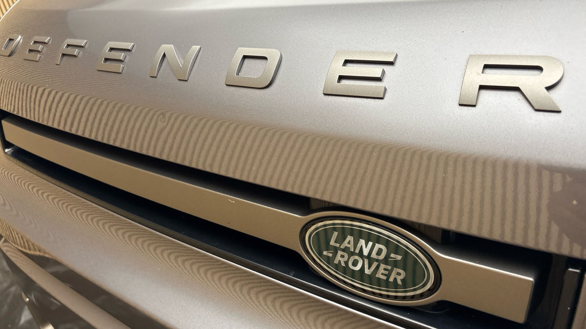 Land Rover Defender 110 Image 24