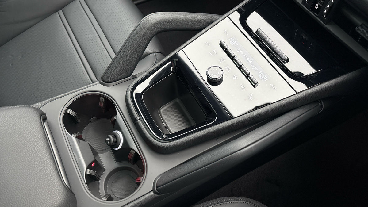 Porsche Cayenne Image 18