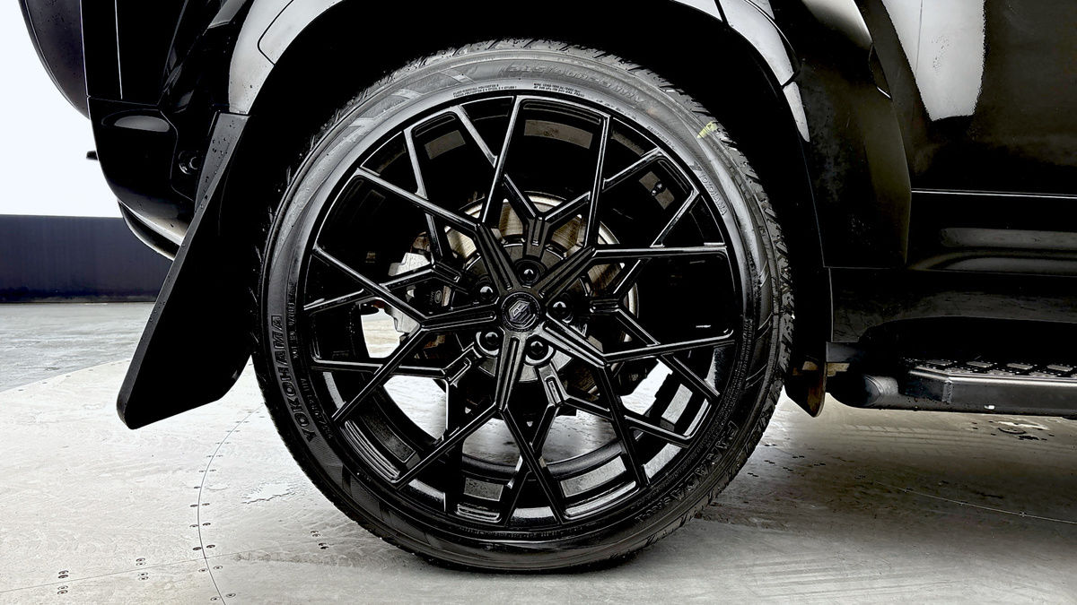 Land Rover Defender 110 Urban Image 10