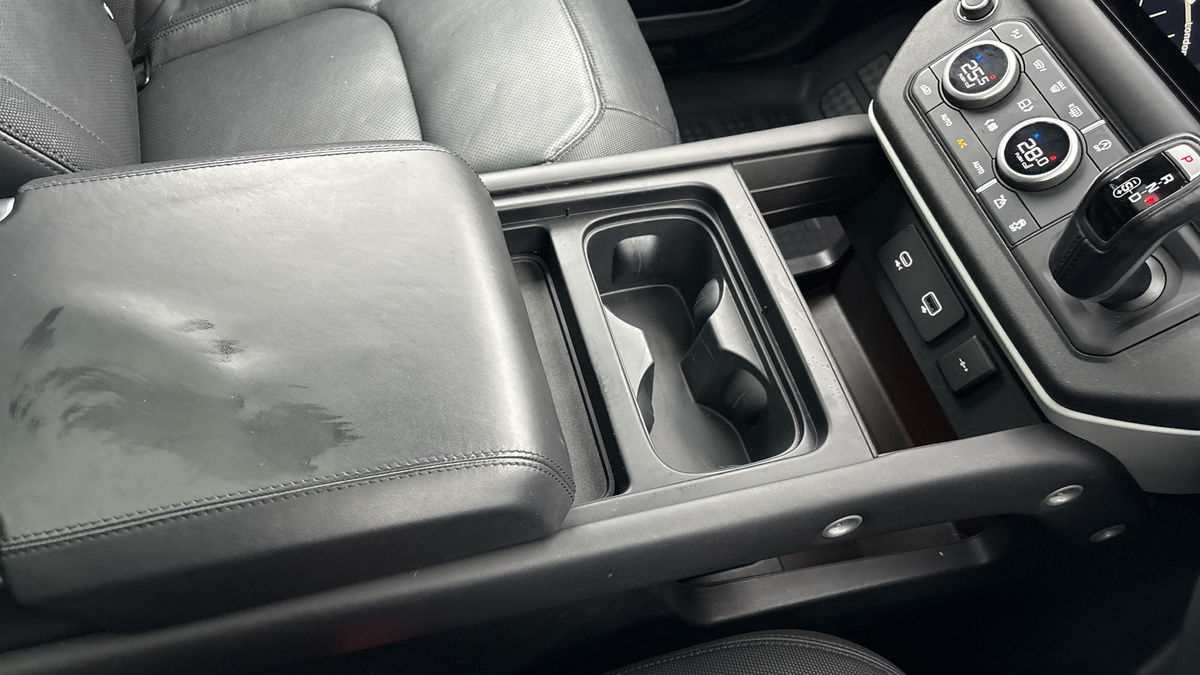 Land Rover Defender 110 Image 18