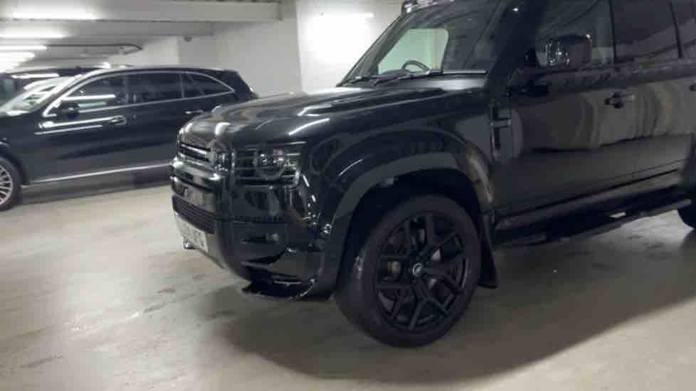 More views of Land Rover Defender 110