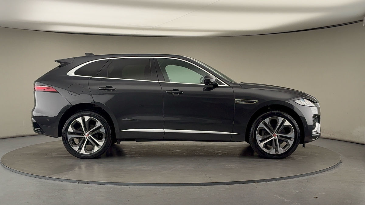 Jaguar F-PACE Image 16