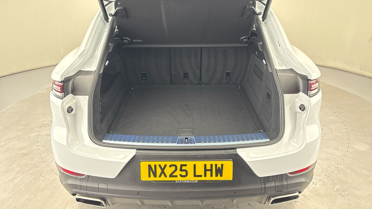 Porsche Cayenne Image 11