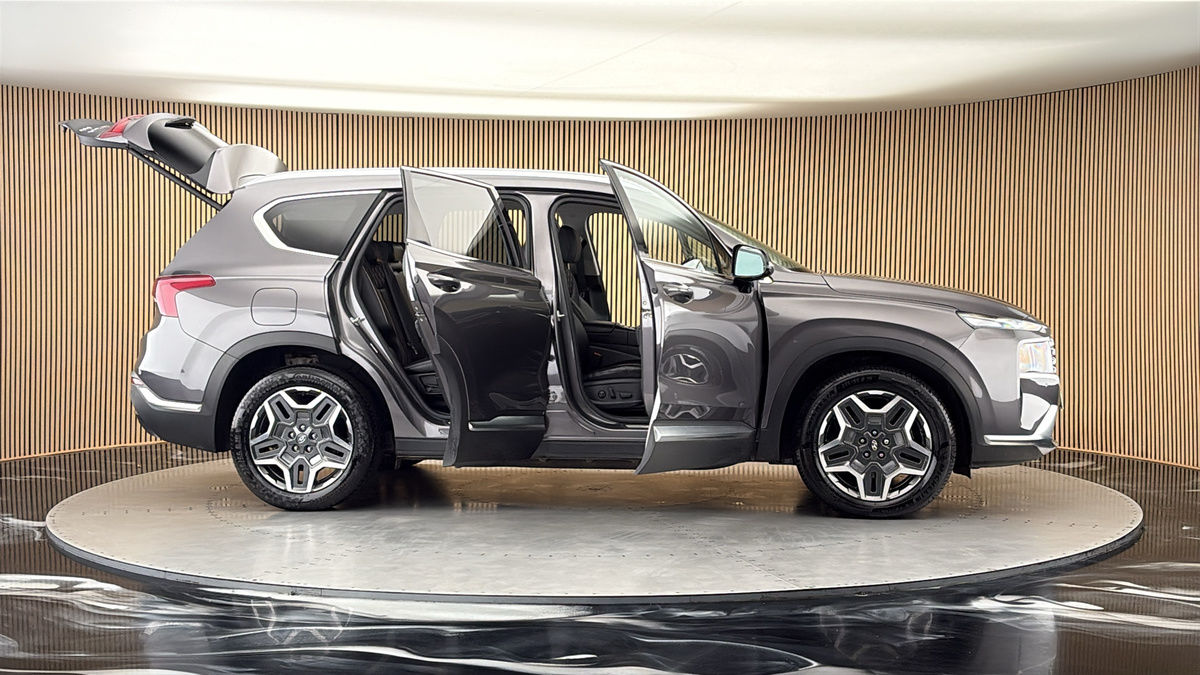 More views of Hyundai Santa Fe