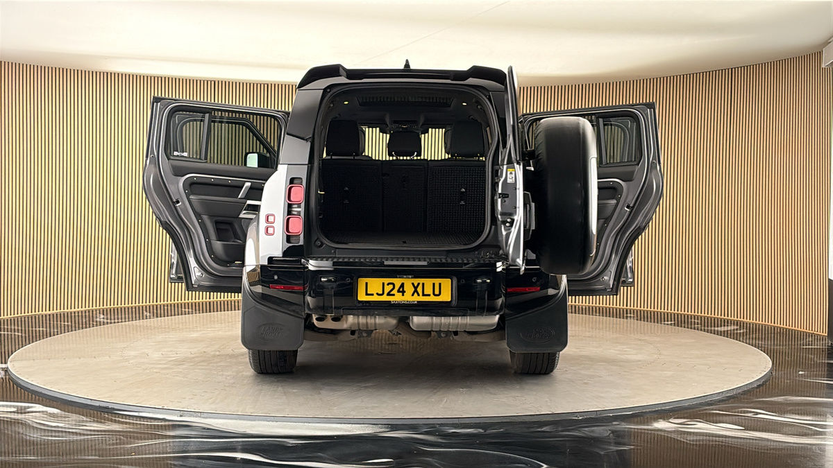 More views of Land Rover Defender 110