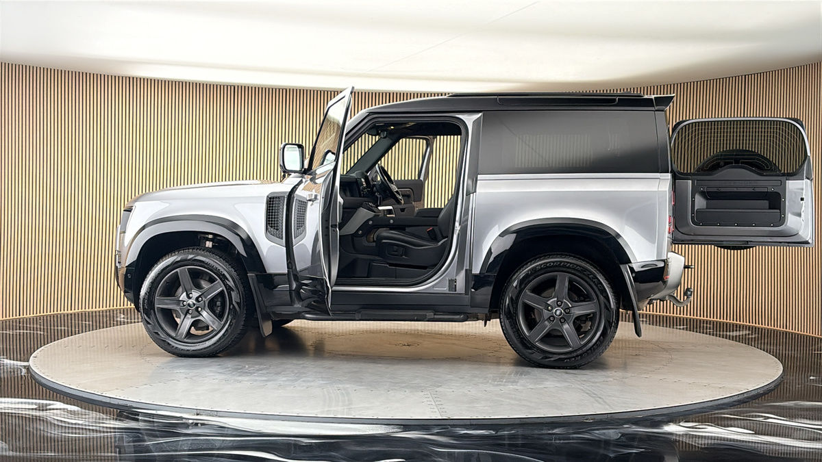 More views of Land Rover Defender 90