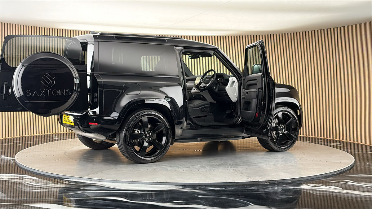 More views of Land Rover Defender 90