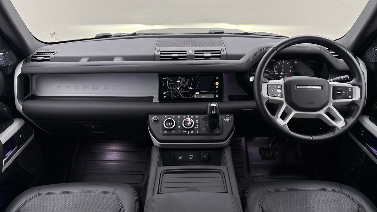 Land Rover Defender 110 Image 12