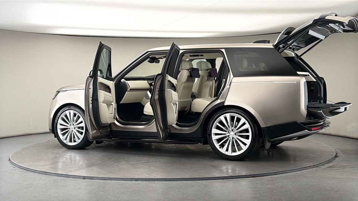 More views of Land Rover Range Rover