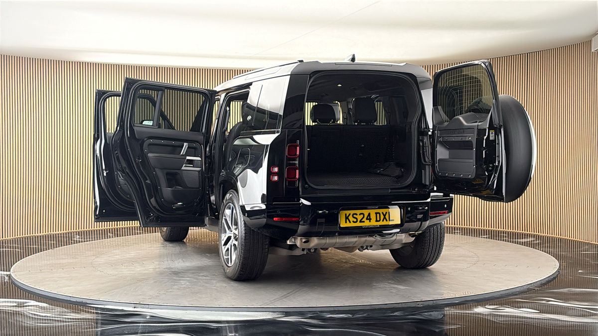 More views of Land Rover Defender 110