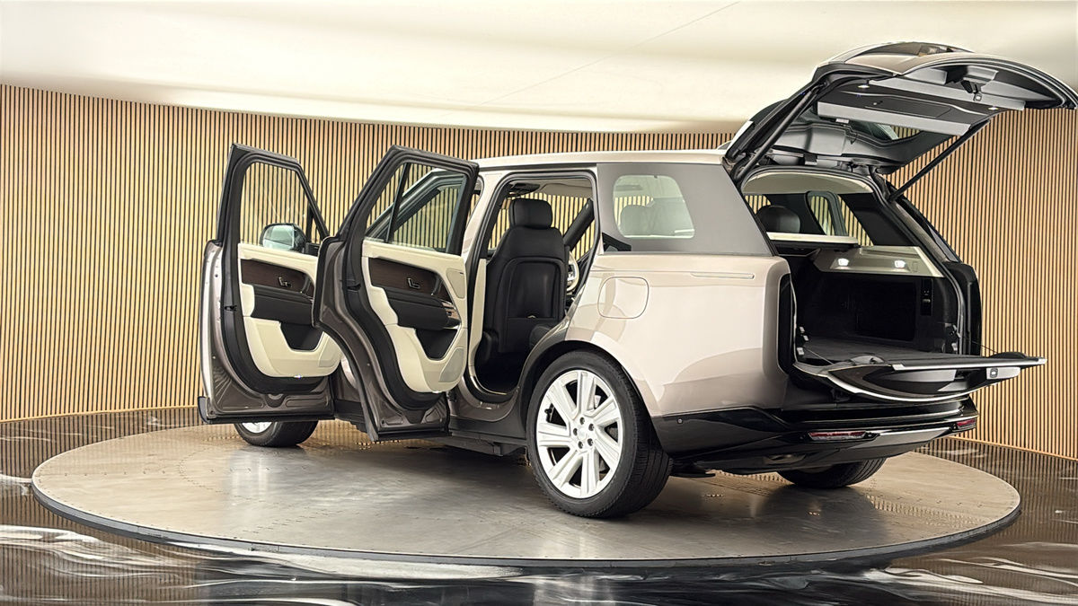 More views of Land Rover Range Rover