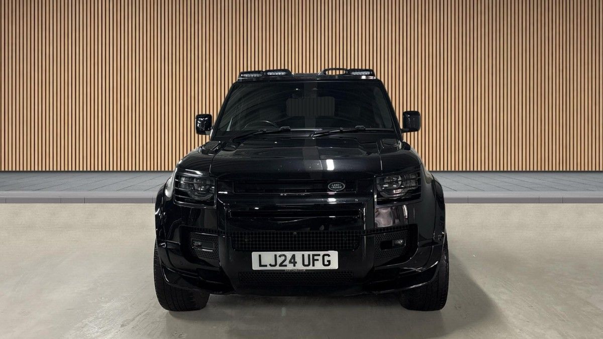 Land Rover Defender 110 Image 3