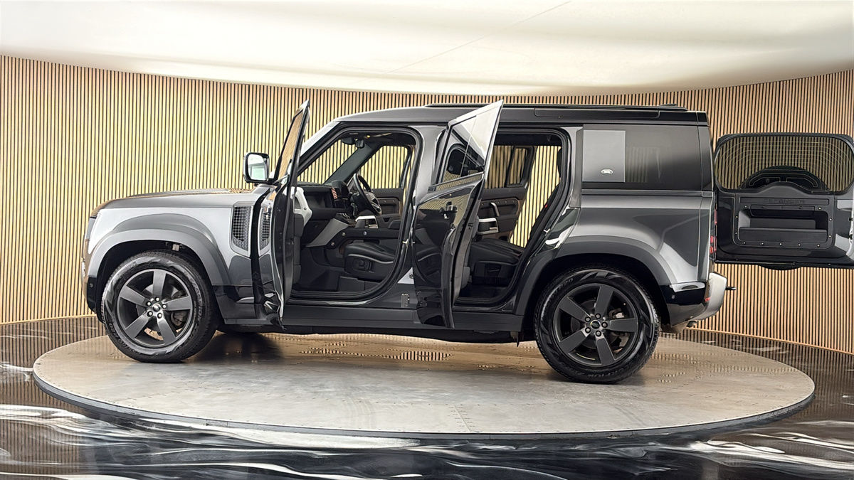 More views of Land Rover Defender 110