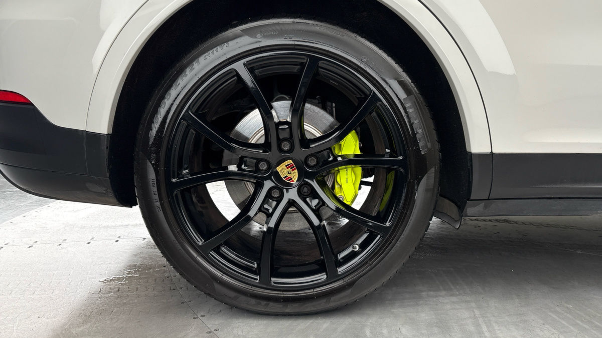Porsche Cayenne Image 10