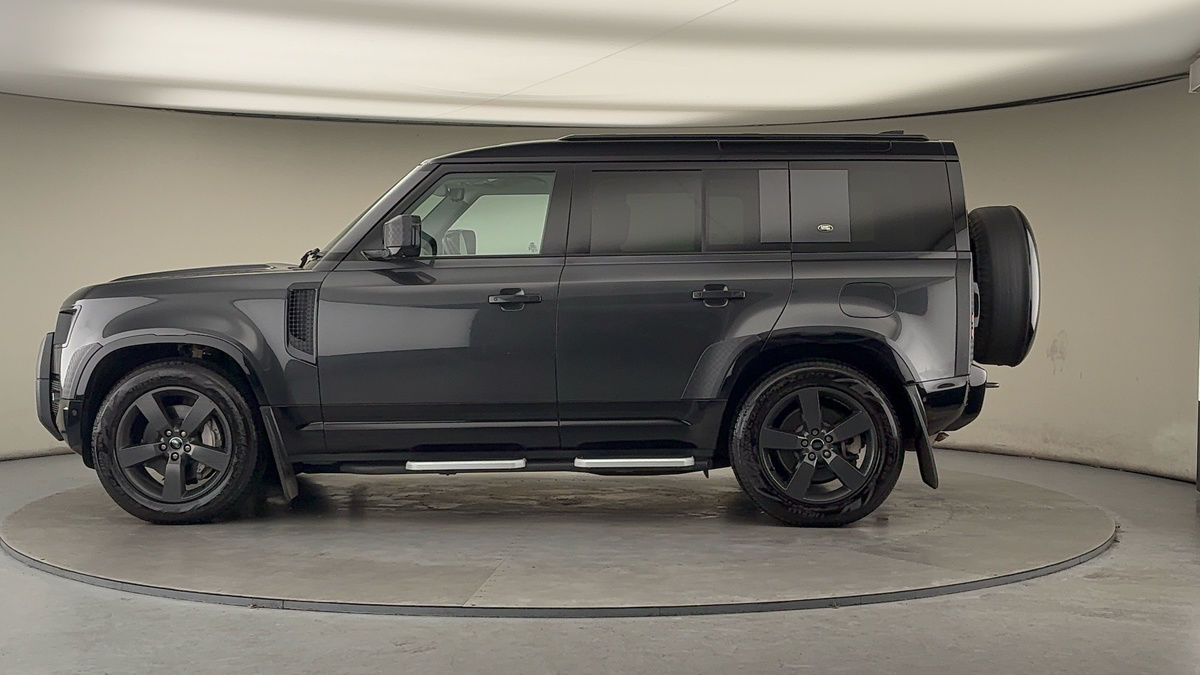 Land Rover Defender 110 Image 15