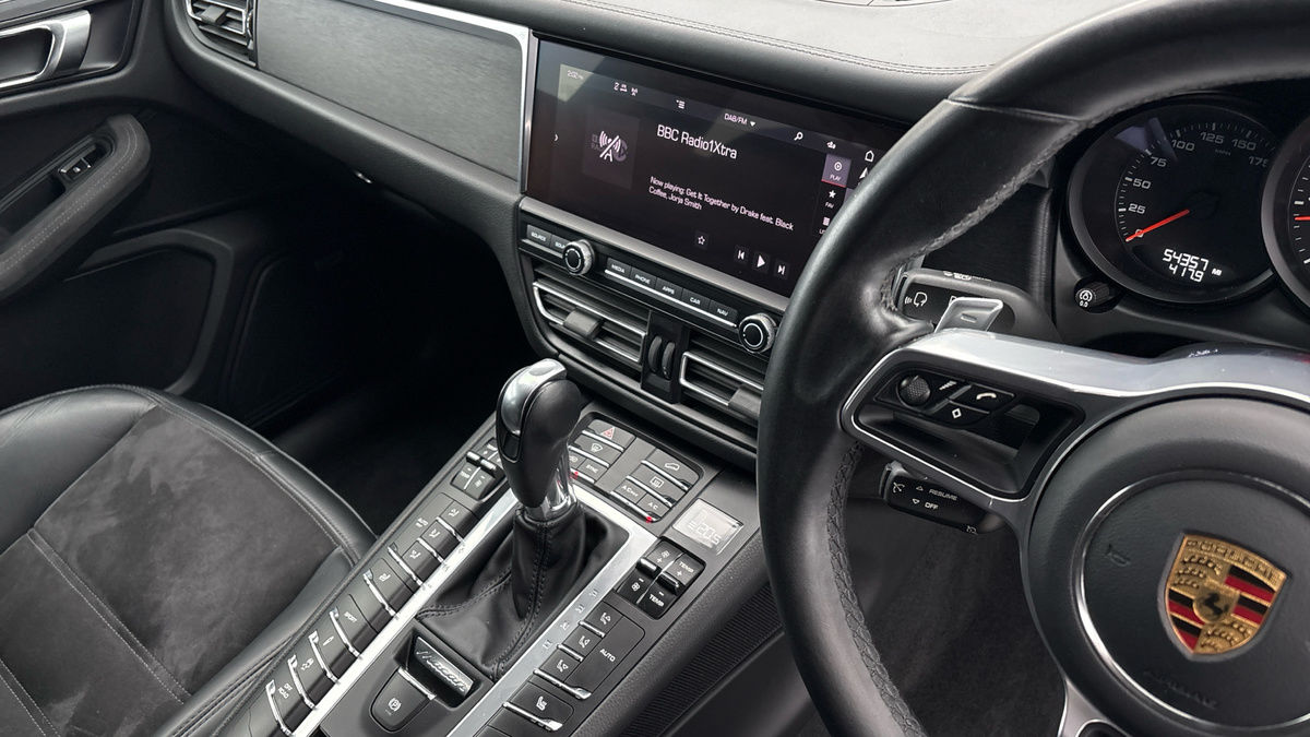 Porsche Macan Image 18