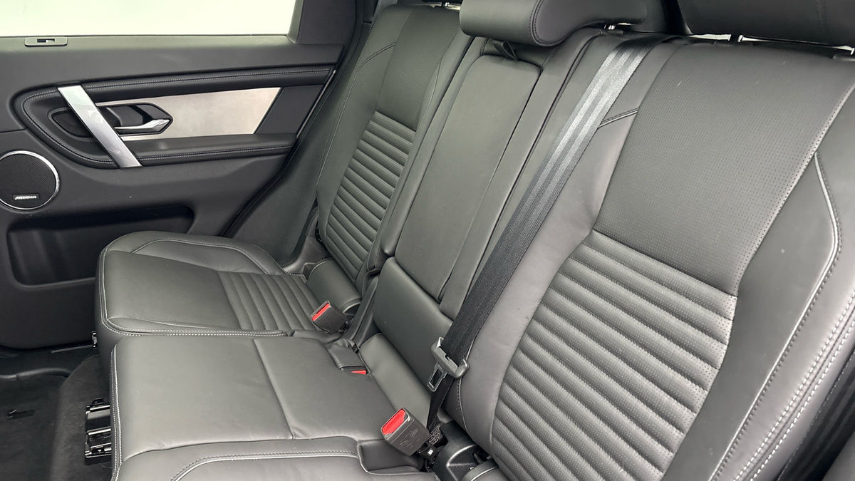 Land Rover Discovery Sport Image 8