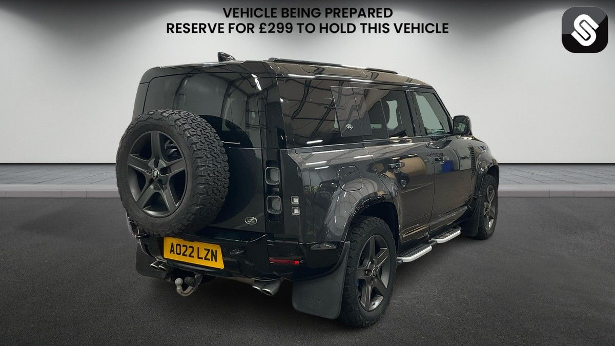 Land Rover Defender 110 Image 4