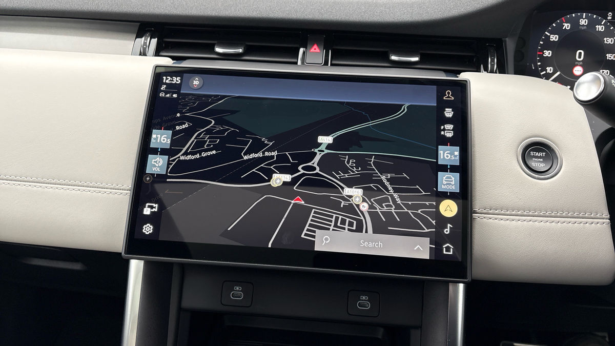 Land Rover Discovery Sport Image 17
