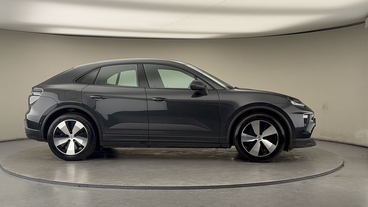 More views of Porsche Macan