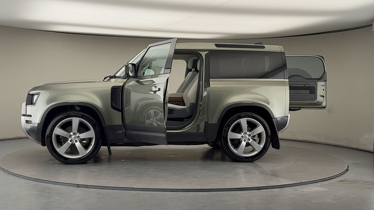 More views of Land Rover Defender 90