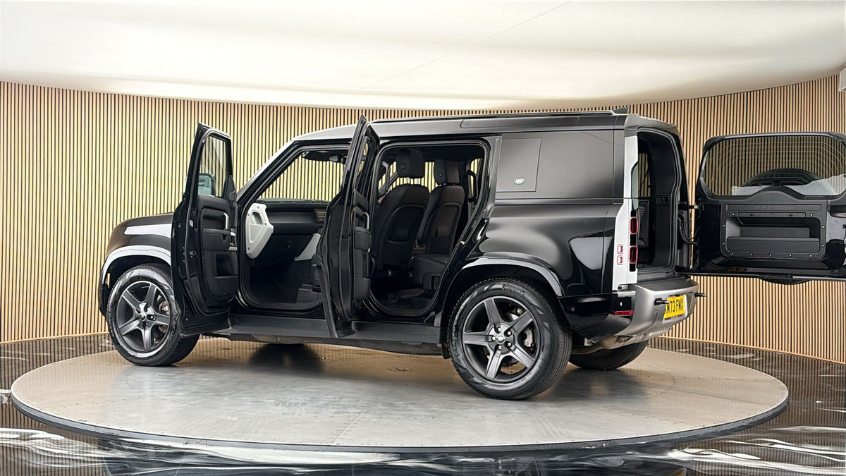 More views of Land Rover Defender 110