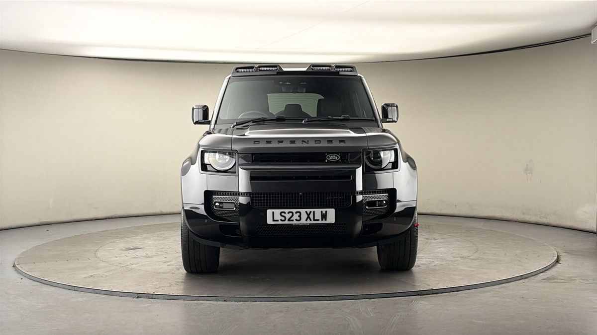 Land Rover Defender 110 Image 3