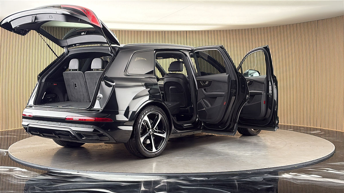 More views of Audi Q7