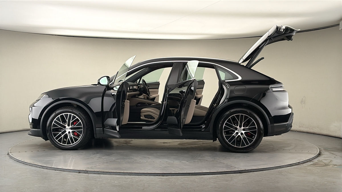 More views of Porsche Macan