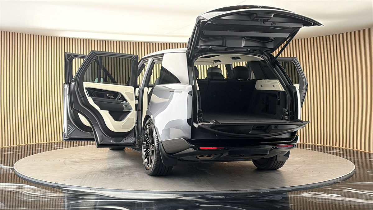 More views of Land Rover Range Rover