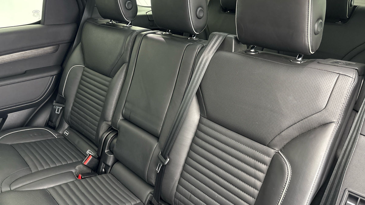 Land Rover Discovery Image 8