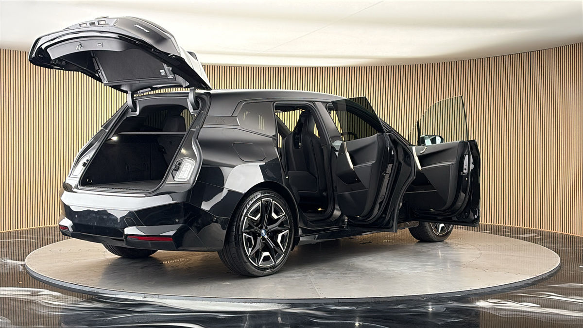 More views of BMW iX