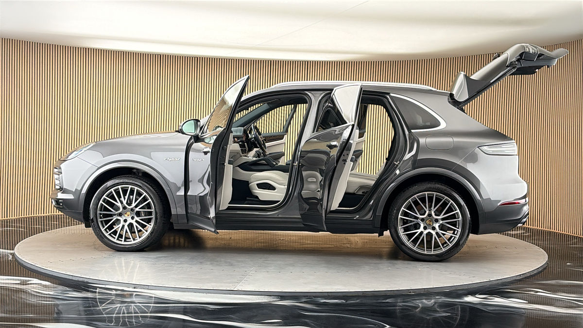 More views of Porsche Cayenne