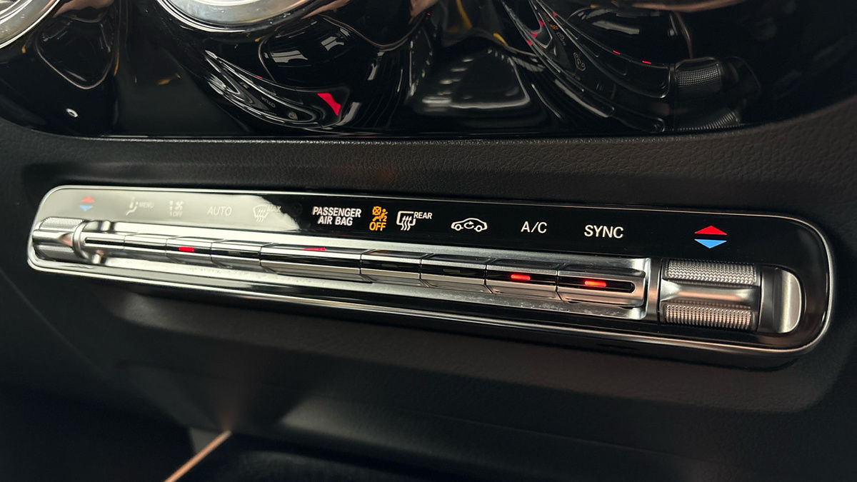 Mercedes-Benz GLA Image 33