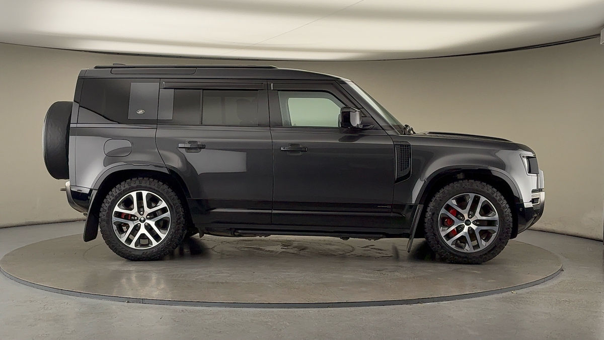 Land Rover Defender 110 Image 16