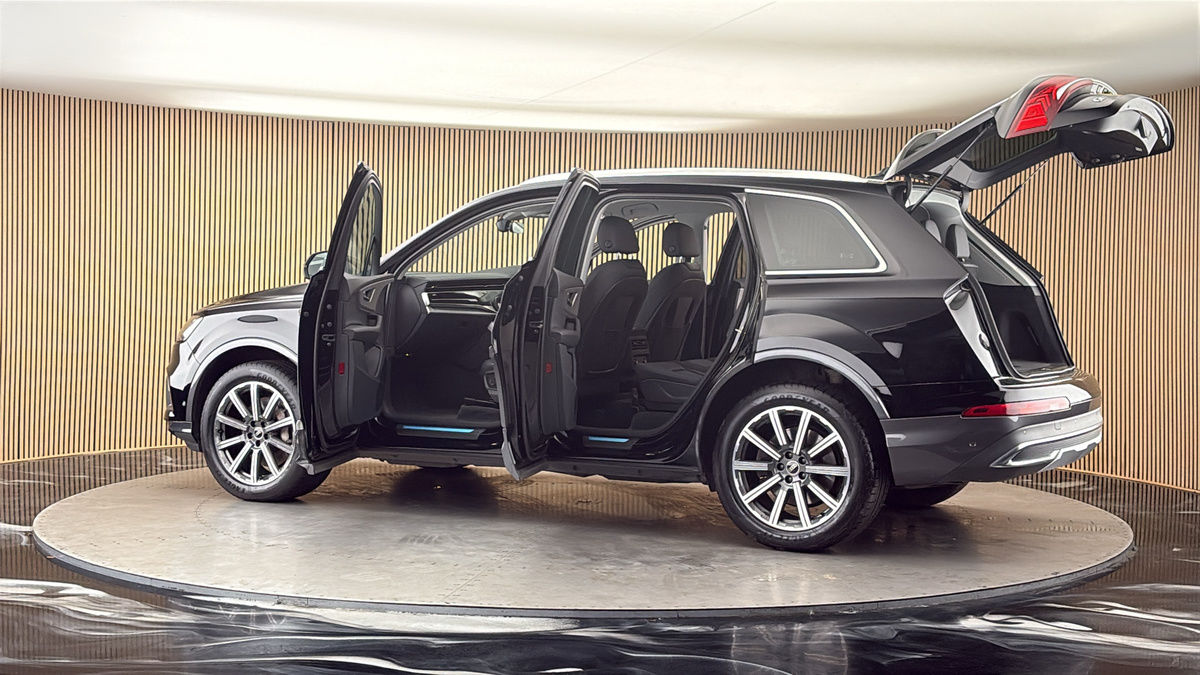 More views of Audi Q7
