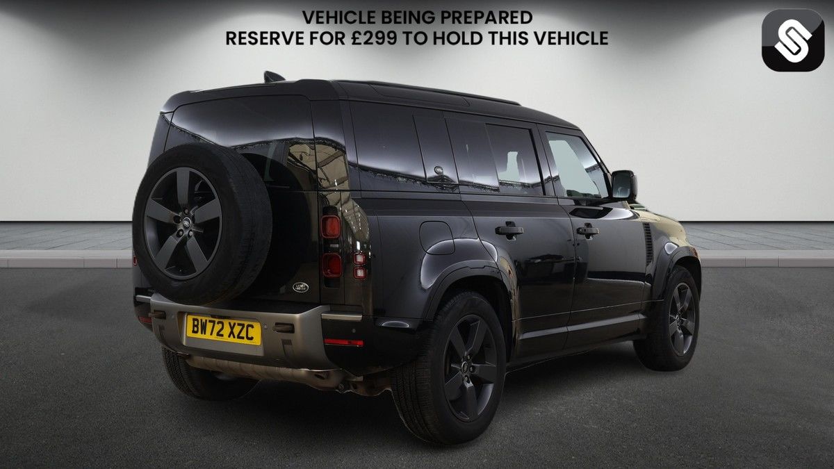 Land Rover Defender 110 Image 4