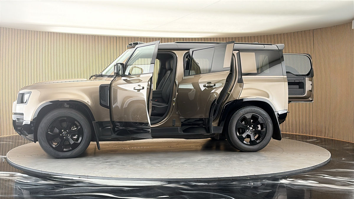 More views of Land Rover Defender 110