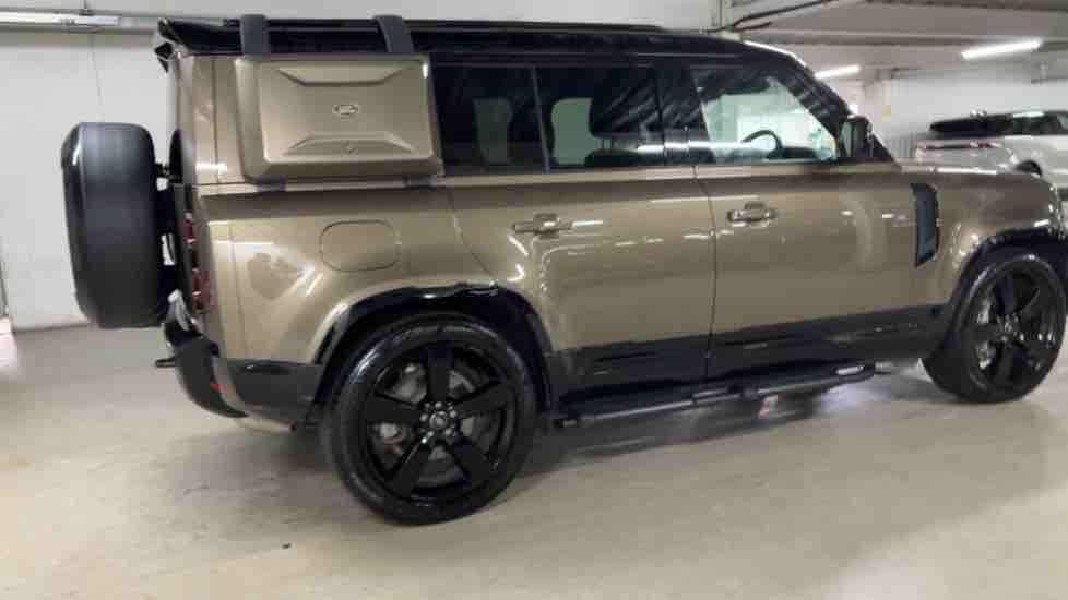 More views of Land Rover Defender 110
