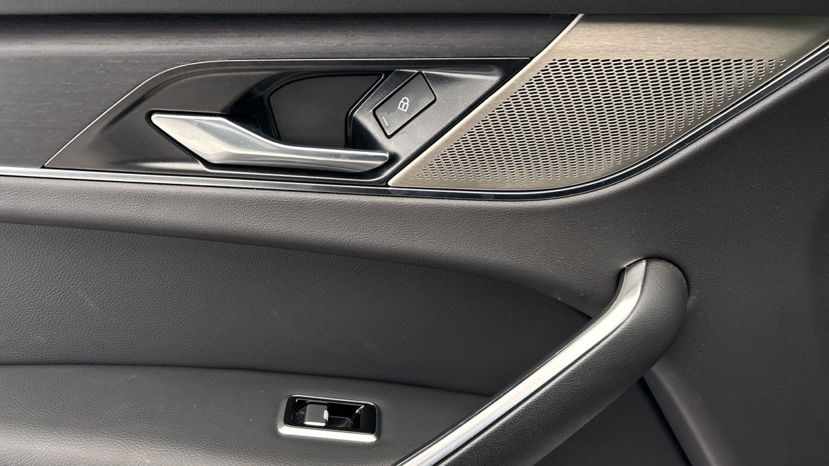 Jaguar F-PACE Image 19