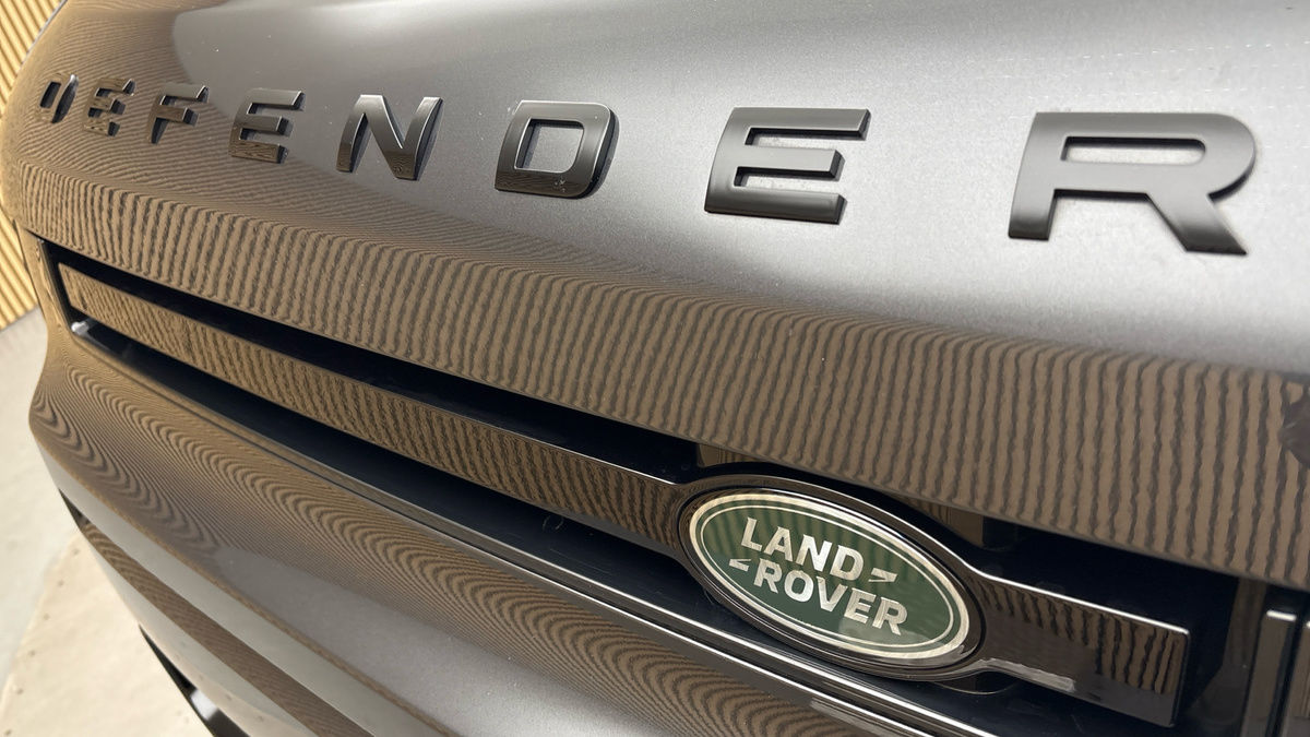 Land Rover Defender 90 Image 24