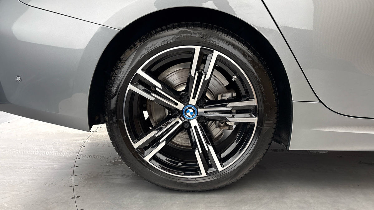 BMW 3 Series Image 10
