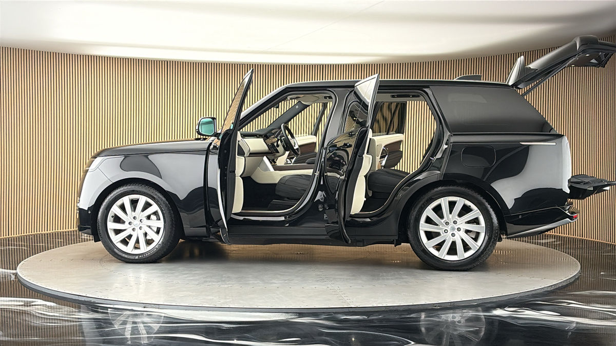 More views of Land Rover Range Rover